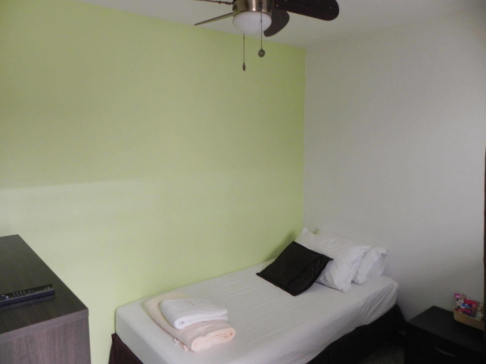 Hostal Tamarindo Inn Medellin Luaran gambar