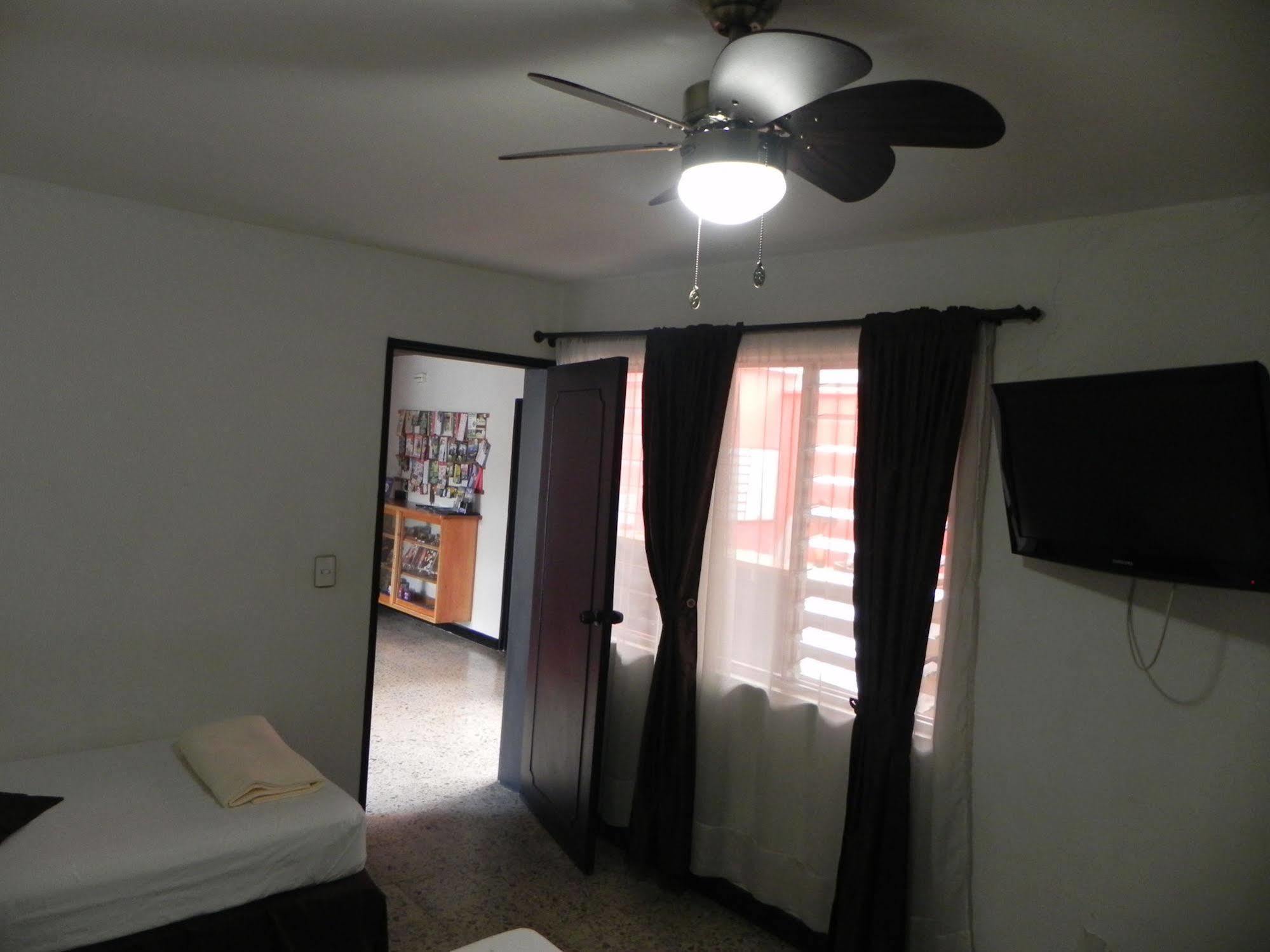 Hostal Tamarindo Inn Medellin Luaran gambar