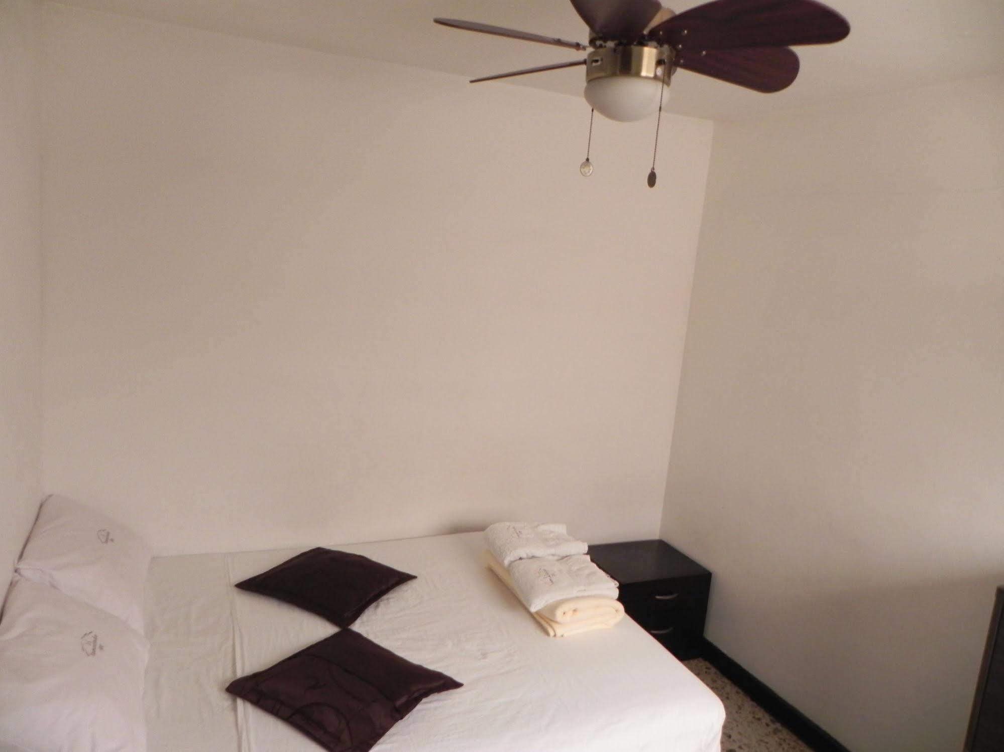 Hostal Tamarindo Inn Medellin Luaran gambar