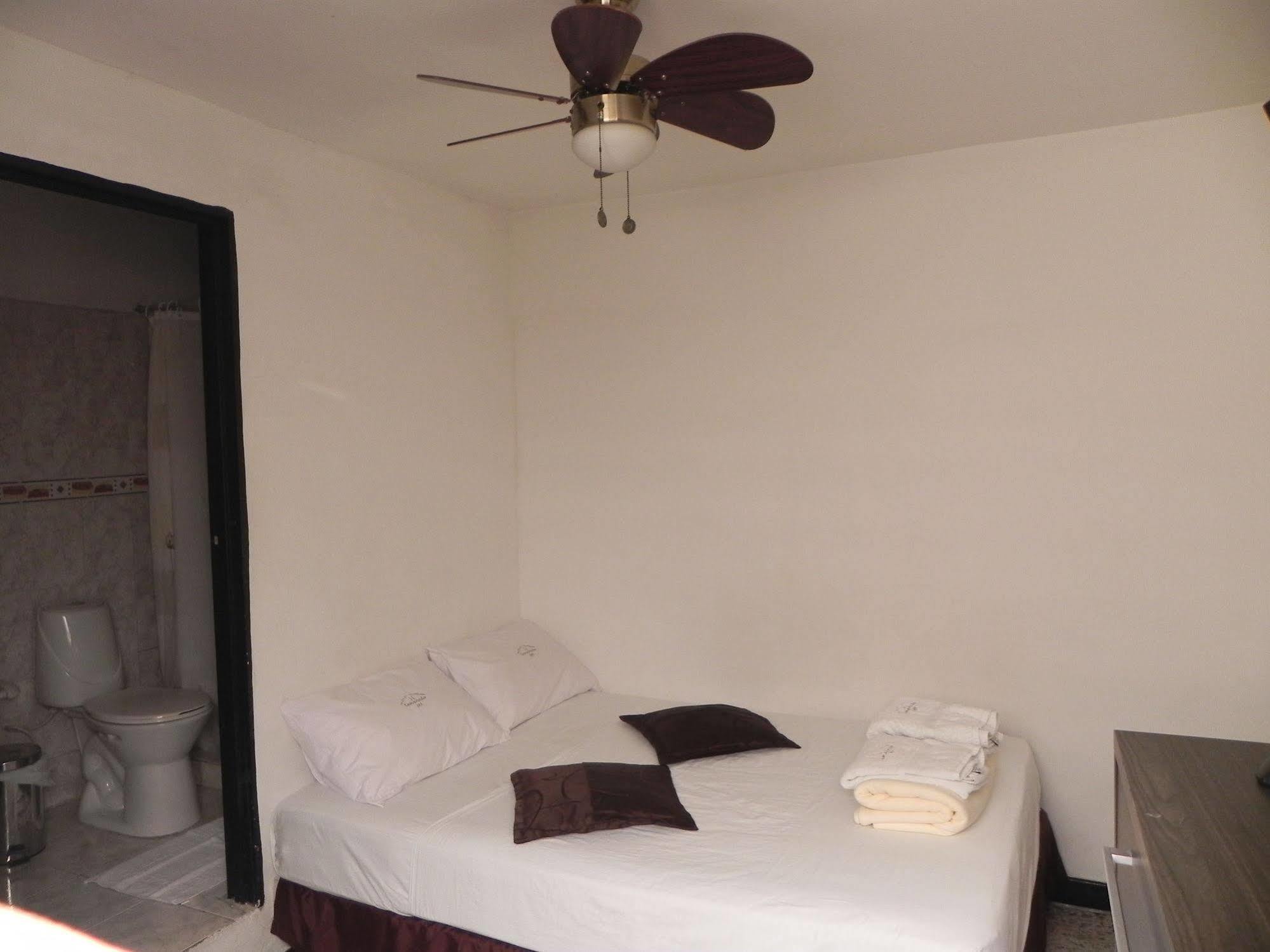 Hostal Tamarindo Inn Medellin Luaran gambar